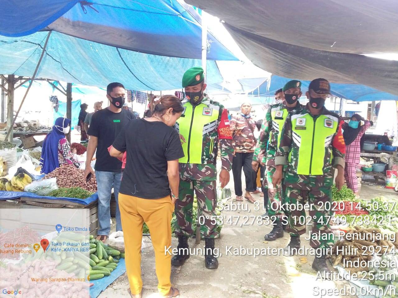 Personil Koramil 09/Kemuning Kodim 0314/Inhil Lakukan Penegakan Prokes di Kemuning Tua