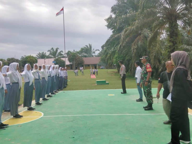 Penyeleksian Awal Paskibra Kecamatan Langsung di Dampingi Personil Koramil 09/Kemuning dan Polsek Kemuning