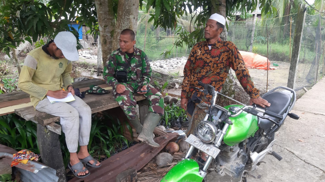 Koramil 07/Reteh Bersama Warga Melihat Perkembangan di Lingkungan Tempat Tinggal di Binaan