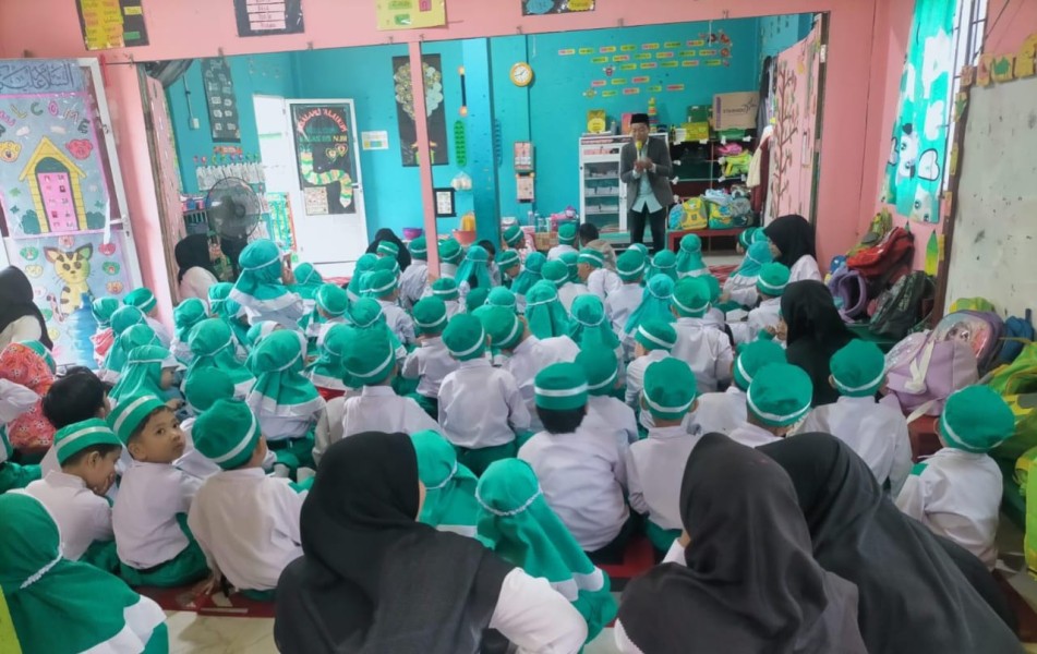 Kenalkan Sosok Rasulullah Sejak Dini,RA Fathurrahman Tembilahan Gelar Maulid Nabi