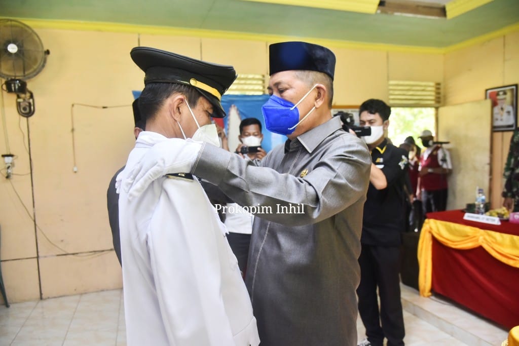 Syamsuddin Uti Lantik Camat Reteh