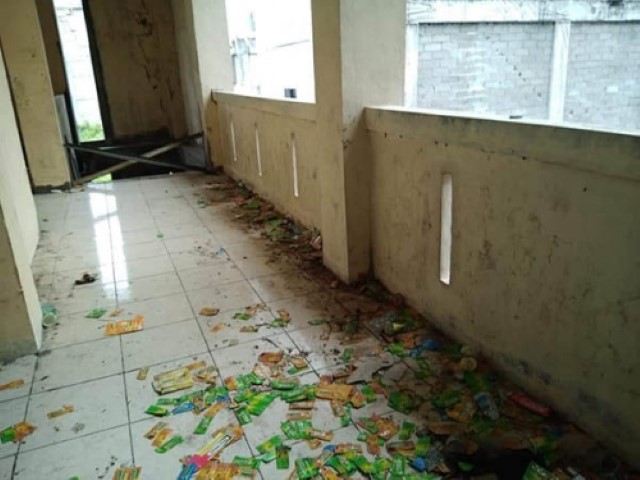 Parah...! Begini Penampakan Pasar Rakyat Guntung yang Dipenuhi Bungkus 'Komik' dan Kondom Parah...! Begini Penampakan Pasar Rakyat Guntung yang Dipenuhi Bungkus 'Komik' dan Kondom