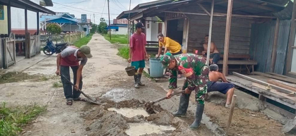 TMMD ke-123, Personel Kodim 0314/Inhil Perbaiki Jalan di Desa Mumpa Kecamatan Tempuling