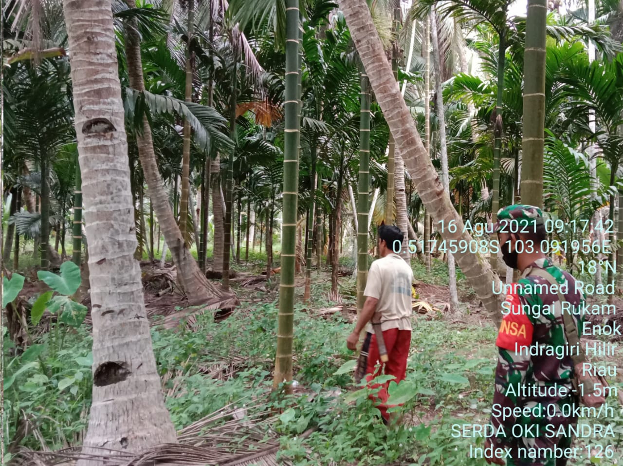 Langkah Antisifasi, Babinsa 02/Tanah Merah Lakukan Patroli Karhutla di Sungai Rukam