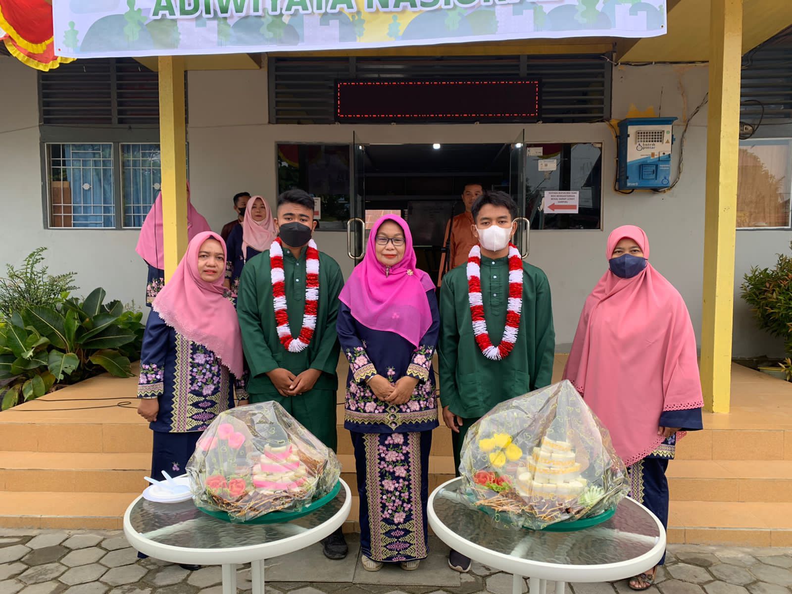 Bikin Harum Nama Sekolah SMA N 1 Tembilahan Hulu, Fadil dan Reno Disambut Bak Pahlawan