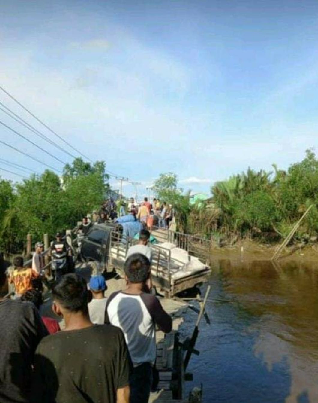 Kurang Dana, Kerusakan Jembatan Sungai Piring Bikin Mobil Insiden
