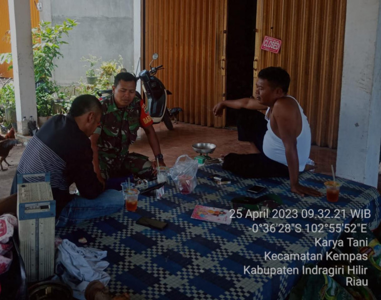 Di Momen Lebaran Babinsa 03/Tpl Laksanakan Komsos Sekaligus Silaturahmi Dengan Warga Binaannya