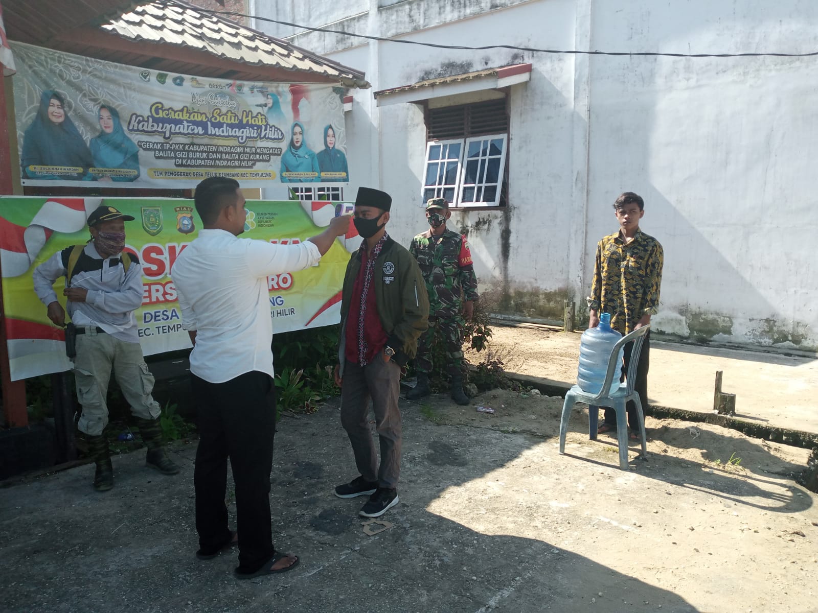 Babinsa 03/Tempulimg Rutin Monitoring  dan Siaga Posko PPKM 