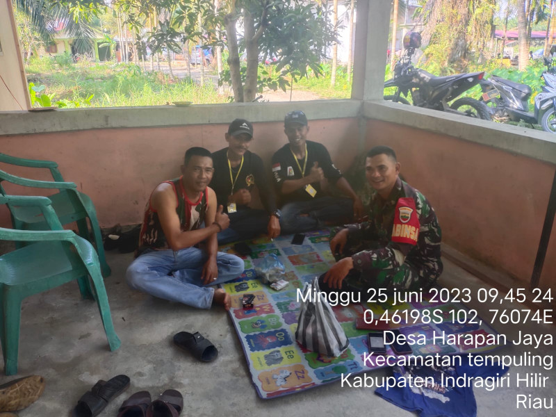 Jelang Idul Adha Babinsa Koramil 03/TPL Melaksanakan Komsos Membahas Hewan Qurban di Desa Binaan