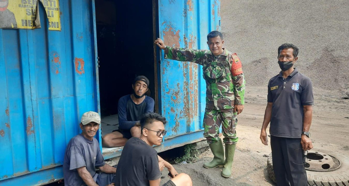 Babinsa Koramil 03/Tpl Serma Damrianto Intens Lakukan Komsos Bersama Para Pemuda Desa Binaan