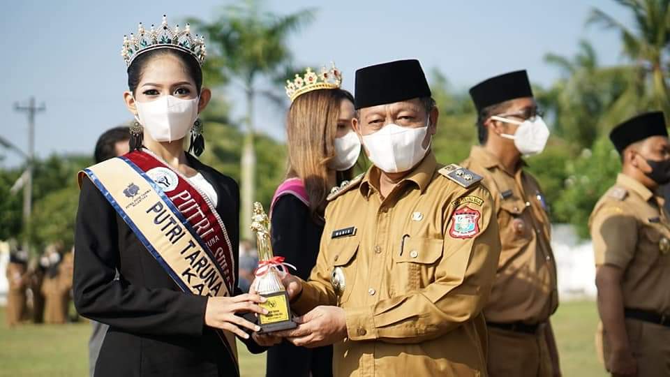 Pimpin Apel Pemerintahan, Plt Wali Kota Tanjungbalai Serahkan Sejumlah Penghargaan Pimpin Apel Pemerintahan, Plt Wali Kota Tanjungbalai Serahkan Sejumlah Penghargaan