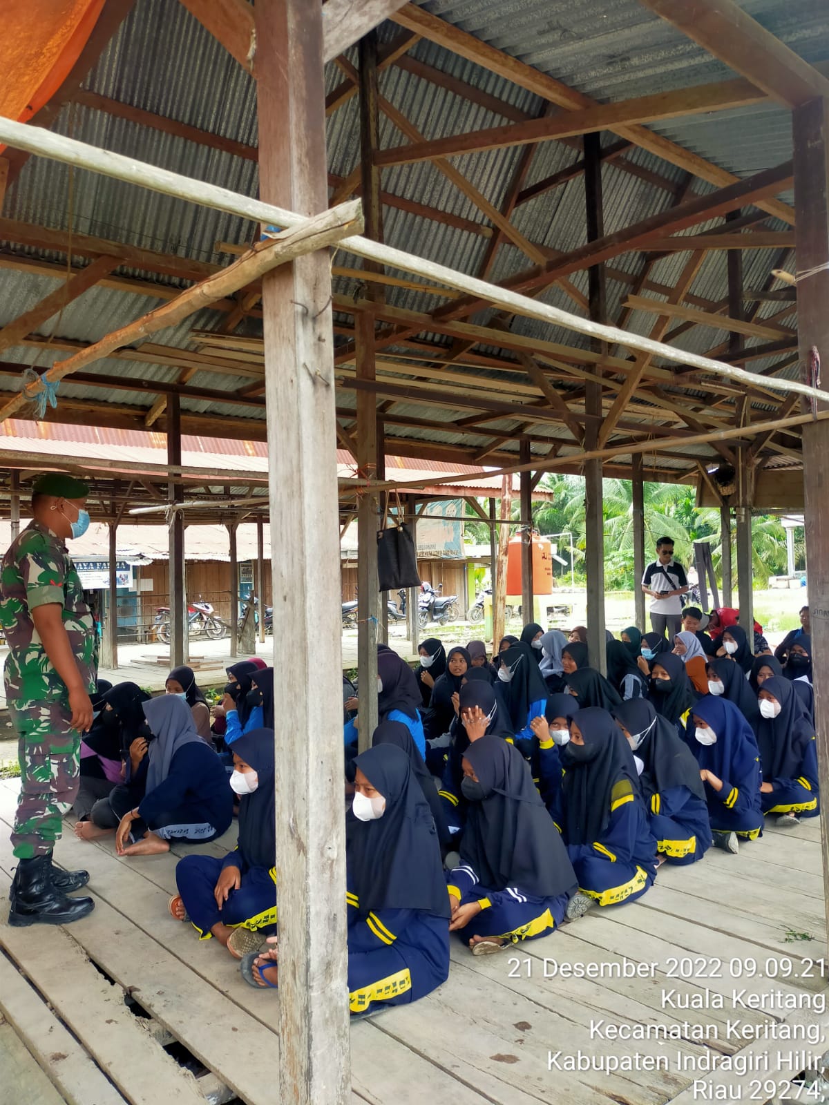 Komsos dan Sosialisasi Dengan Siswa Madrasah Aliyah Bersama Babinsa Koramil 09/Kemuning