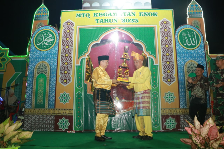 Disaksikan Ribuan Warga Ferryandi Tutup MTQ Enok 2023