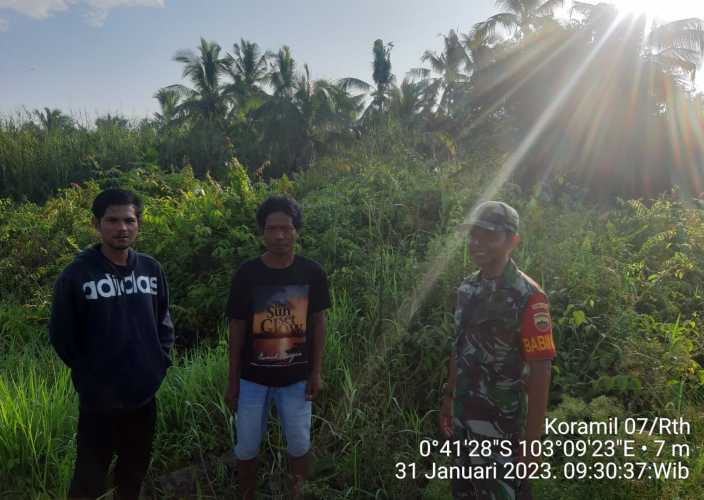 Patroli Karlahut Bersama Babinsa Koramil 07/Reteh Di Wilayah