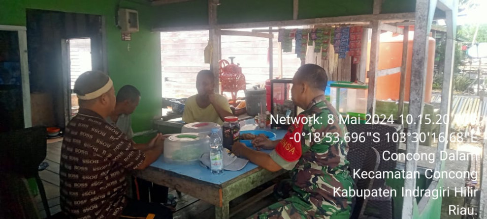 Babinsa Koramil 04/Kuindra Jalin Kedekatan Dengan Masyarakat Setempat