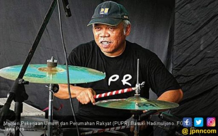 Menteri Basuki Gebuk Drum usai Kerja, Begini Sambutannya