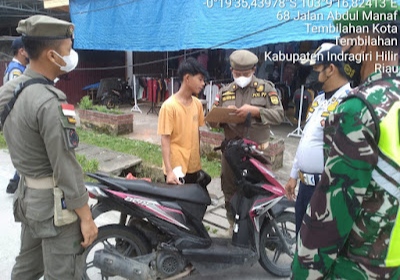 Satpol PP Inhil dan Tim Gugus Lakukan Penindakan Kepada Pelanggar Protokol Kesehatan di Jalan Abdul Manaf