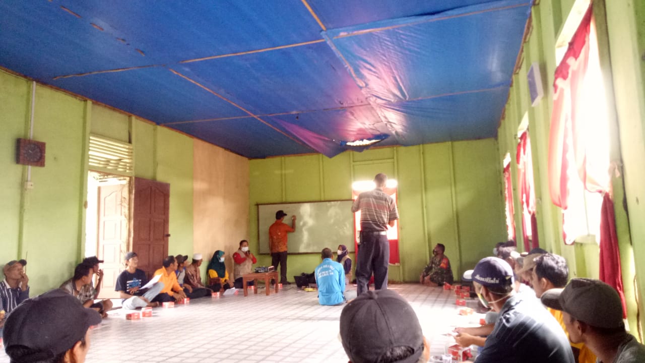 Babinsa Koramil 06/Kateman Dampingi Penyuluhan Jamban Sehat di Kelurahan BSG