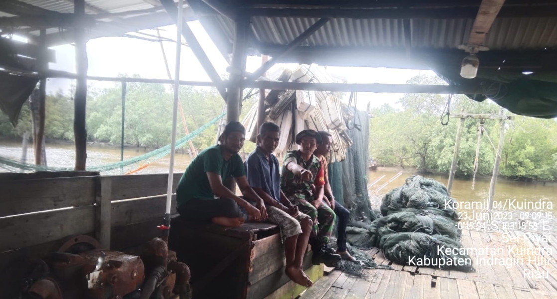 Babinsa Koramil 04/Kuindra Himbau Warga Agar Selalu Berhati-hati Pada Saat Bekerja