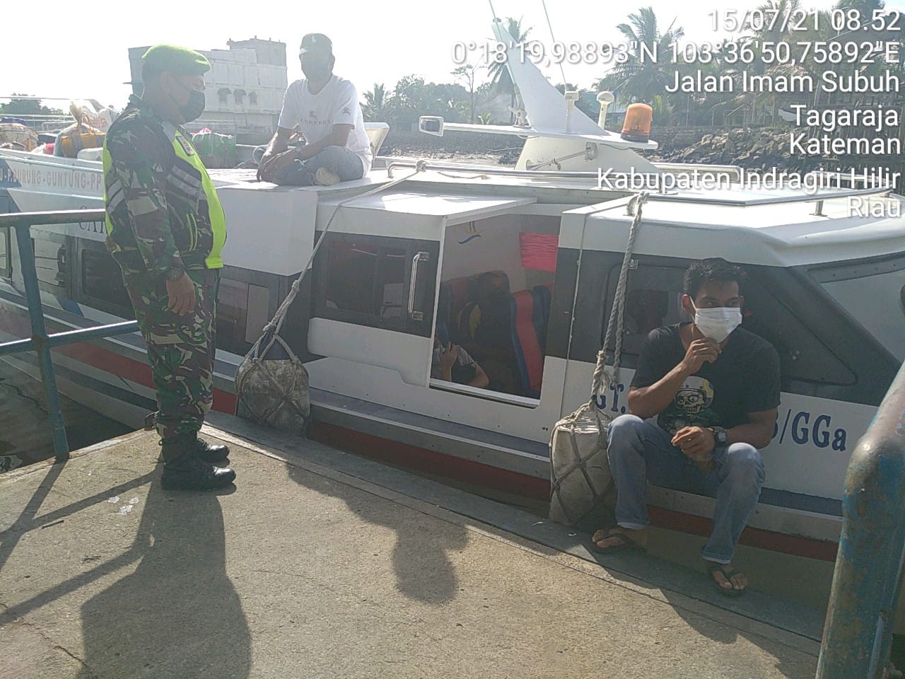 Babinsa Koramil 06/Kateman Terus Siaga Gakplin di Pelabuhan Sei Guntung