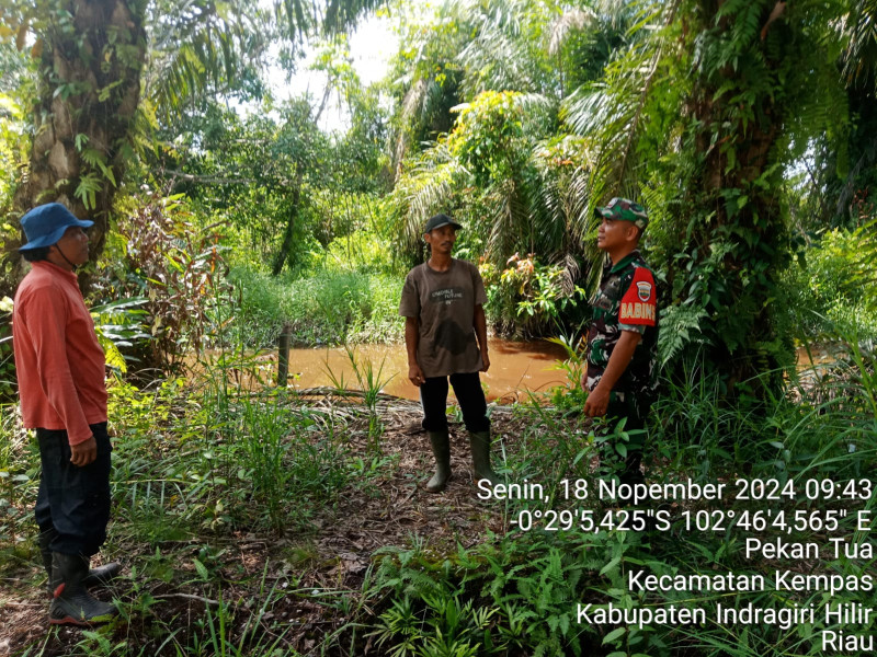 Guna Pencegahan Karhutla, Babinsa Koramil 03/Tpl Serda Riko Saputra Intens Laksanakan Patroli Karhutla
