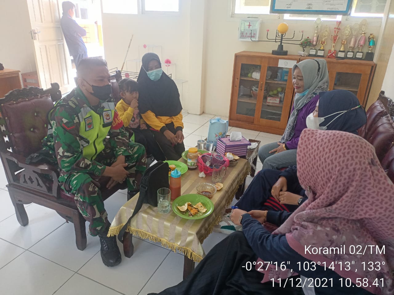 Kopda Muhammad Adrian Komsos dengan Majelis Guru SMPN 1 Atap Rantau Panjang