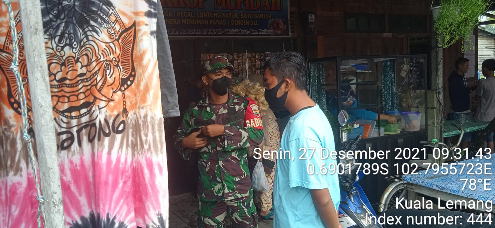 Cegah Covid-19, Koramil 09/Kemuning Lakukan Penegakan Protkes di Pasar Kuala Lemang