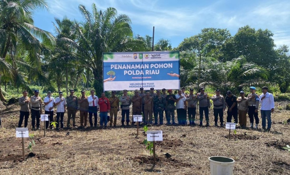 Polsek Kempas dan Forkopimcam Tanam Pohon Serentak Bersama Kapolda Riau