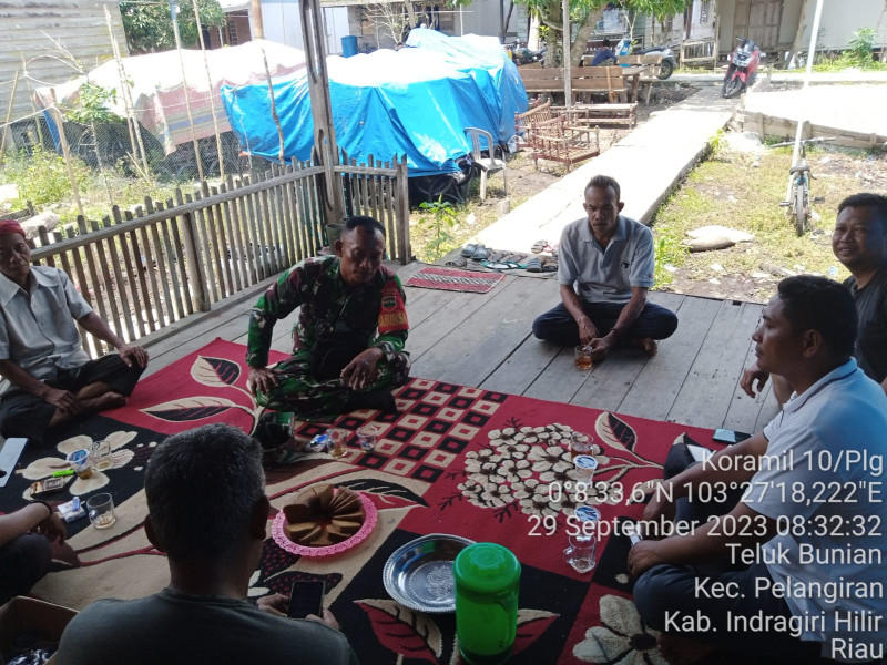Jaga Keakraban Antar Warga Melalui Komsos Koramil 10/Pelangiran