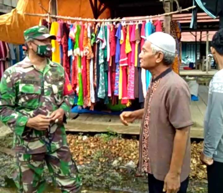 [Video] Babinsa Koramil 09/Kemuning Lakukan Penertiban Masker di Pasar Sungai Intan Kuala Keritang