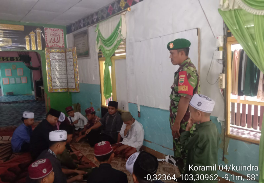 Melalui Komsos, Babinsa Koramil 04/Kuindra Giat Belajar Qur'an Bersama Anak-anak Tahfidz