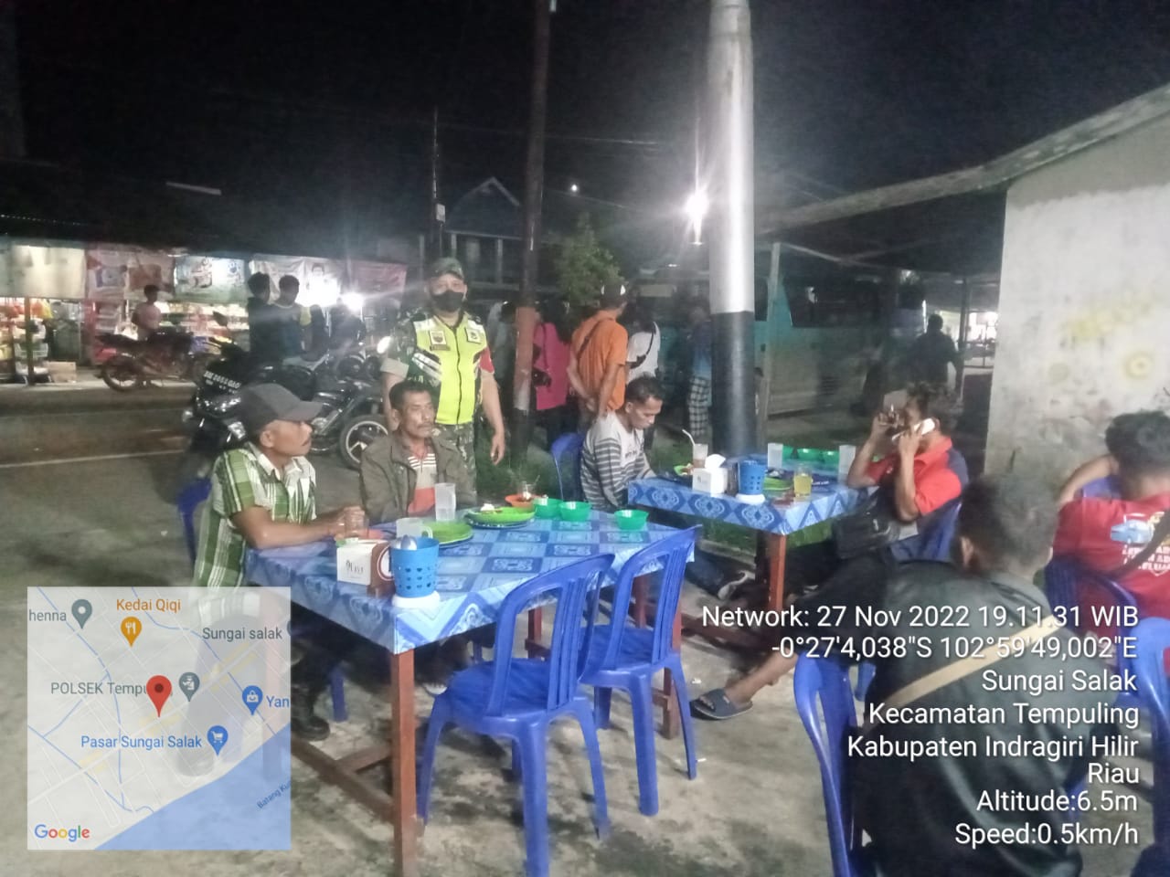 Babinsa Koramil 03/Tempuling Serka Faisal Laksanakan Patroli Malam