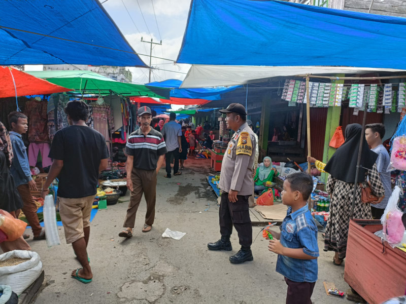 Bhabinkamtibmas Desa Belantaraya Aiptu Edysah Putra Bangun Patroli Sambang ke Pasar mingguan