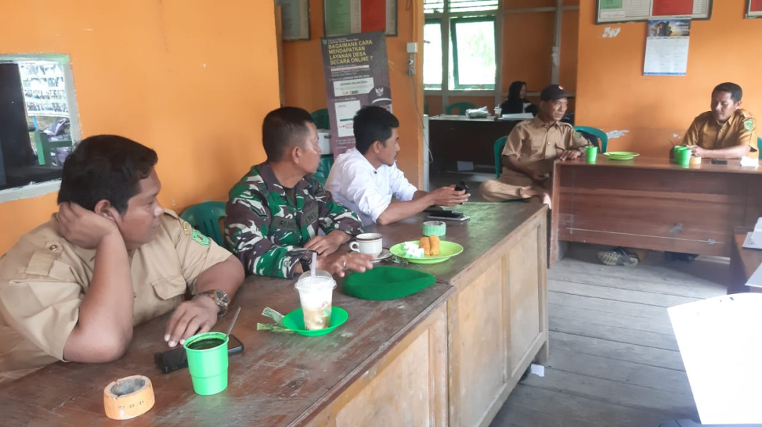 Jalin Hubungan Baik Dengan Perangkat Desa Bersama Koramil 07/Reteh Melalui Komsos