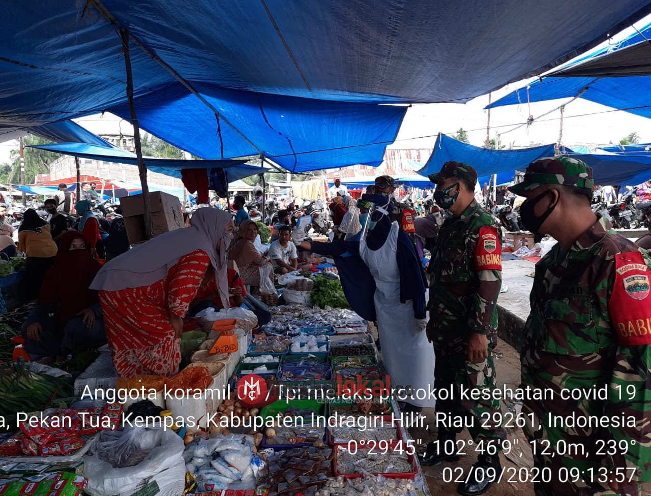 Rutin di Lakukan, Koramil 03/Tempuling Bersama Tim Satgas Covid-19 Cek Suhu Di Pasar Pekan Tua 