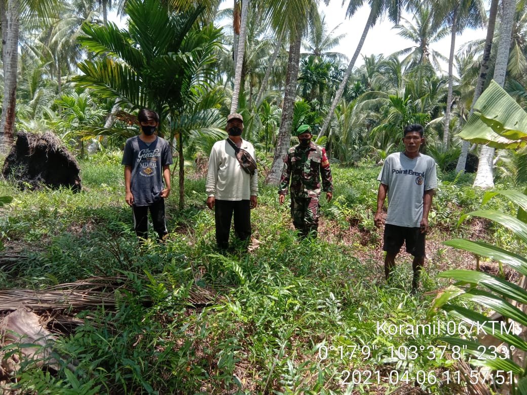Babinsa Koramil 06/Kateman Kopda Al Alim Patroli Karlahut di Wilayah Teluk Belengkong