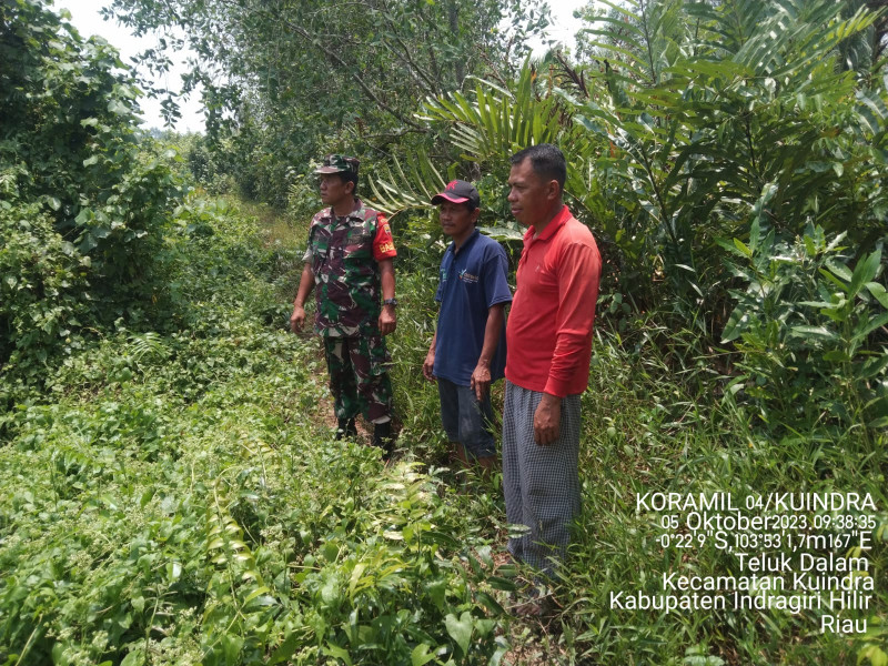 Bersama-sama Cegah Kebakaran Melalui Patroli Rutin Karhutla Oleh Babinsa Koramil 04/Kuindra