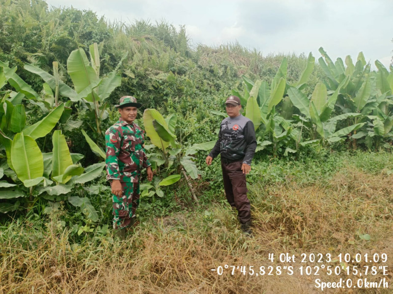 Babinsa 05/Gas Rutin Lakukan Patroli dan Antisipasi Karhutla