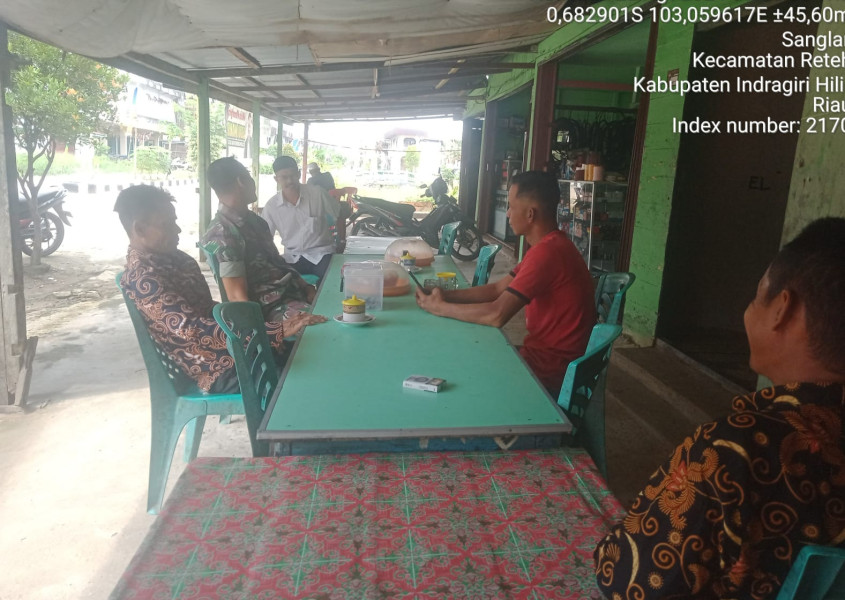 Tingkatkan Silaturahmi Antar Sesama Melalui Komsos Babinsa Serda Johansah