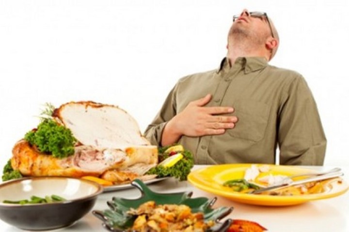 Awas, Ternyata Sering Makan Sendiri Bisa Ancam Kesehatan Anda