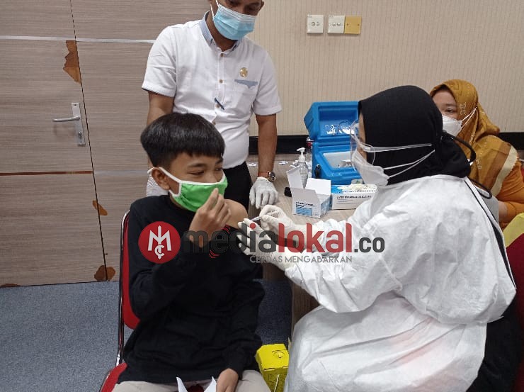 Keluarga Anggota Dewan dan Pegawai Sekretariat DPRD Batam Terima Vaksin Dosis Kedua