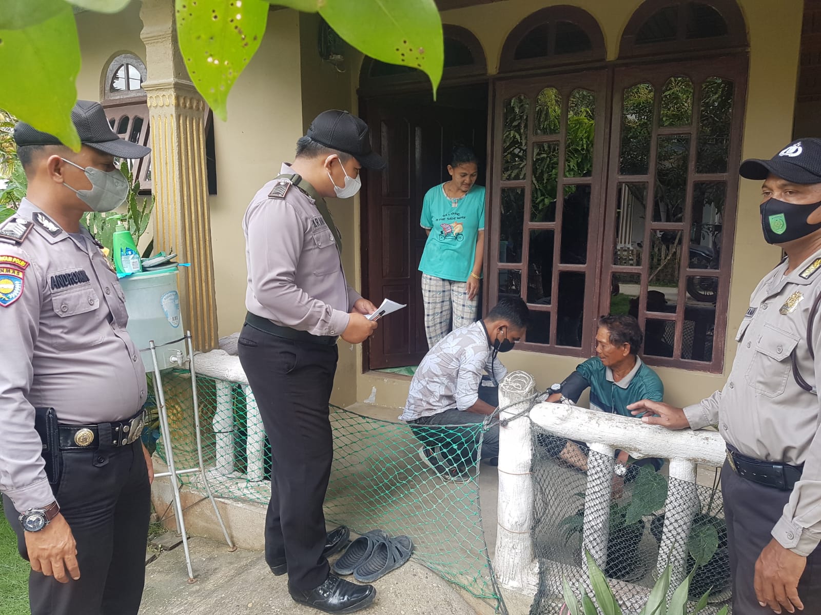 Bhabinkamtibmas Polsek Jajaran Polres Inhil Gelar Vaksinasi