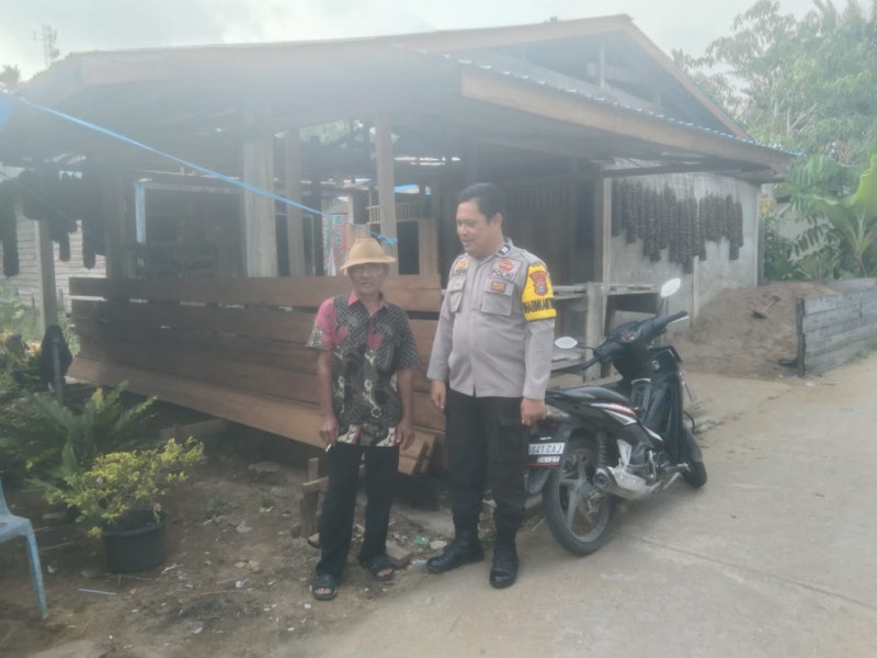 Bhabinkamtibmas Desa Simpang Gaung Aiptu Safrizal Zufri Melaksanakan Giat Sambang Sekaligus  Sosialisasi Pemilu Damai