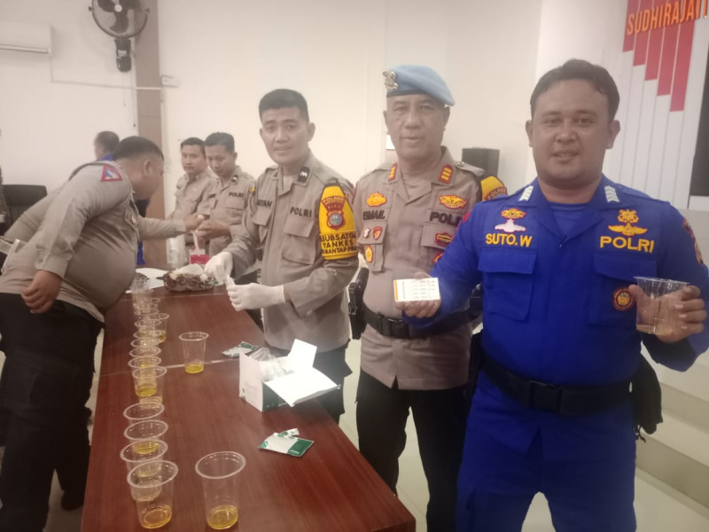 Dukung Asta Cita Presiden, Personel Polres Inhil Cek Urine