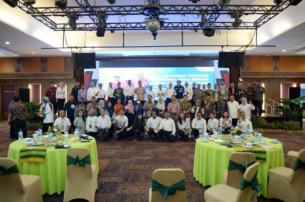 Tingkatkan SDM Riau, PHR Tanda Tangani MoU Program Penyaluran Beasiswa Prestasi