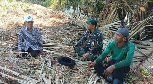 Dengan Komsos, Babinsa Koramil 05/Gas Serma Nawawi Bersama Warga Jadikan Hubungan Kerja Semakin Solid di Binaan