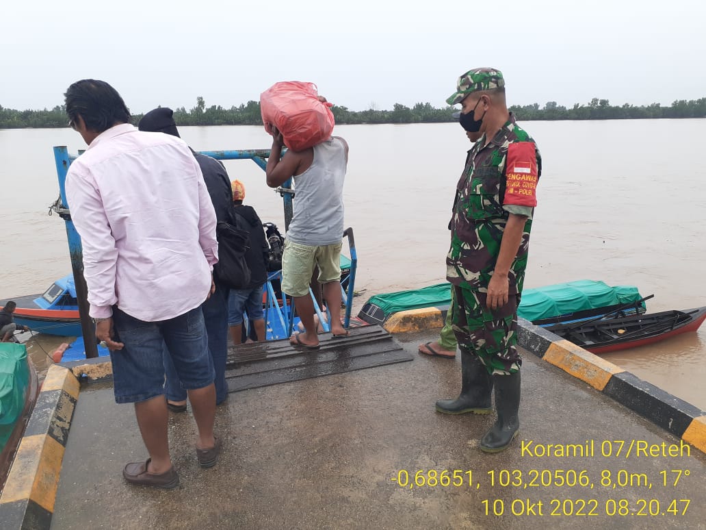 Babinsa Koramil 07/Reteh Selalu Ajak Warga Untuk Patuhi Prokes