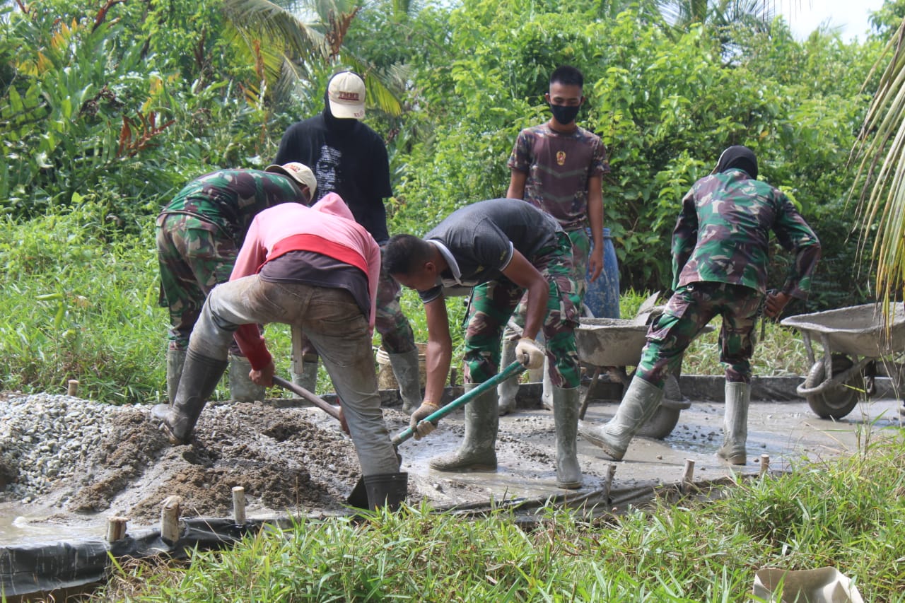 Satgas TMMD dan Warga Terus Gotong Royong Percepatan Pembangunan Jalan Yakub II