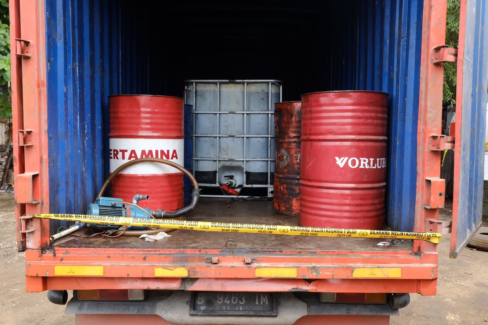 Grebek Gudang Pengoplos Solar, Amankan 1 Pelaku dan 30 Ribu Liter Minyak Disita Ditreskrmsus Polda