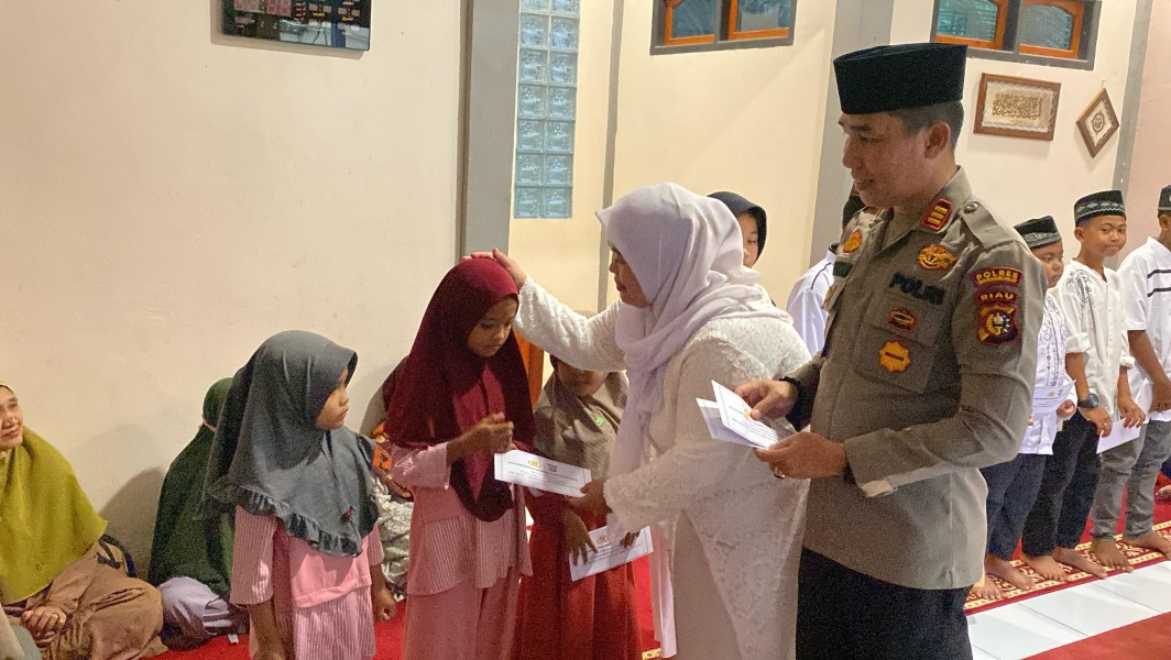 Polsek Kempas Gelar Buka Puasa Bersama, Santuni Anak Yatim dan Bagikan Paket Ramadan untuk Lansia